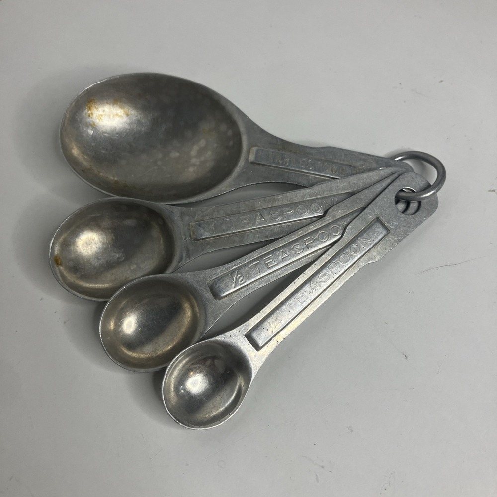 Vintage US Std Aluminum Measuring Spoons Oval 4pc On Ring Farmhouse Rustic MCM